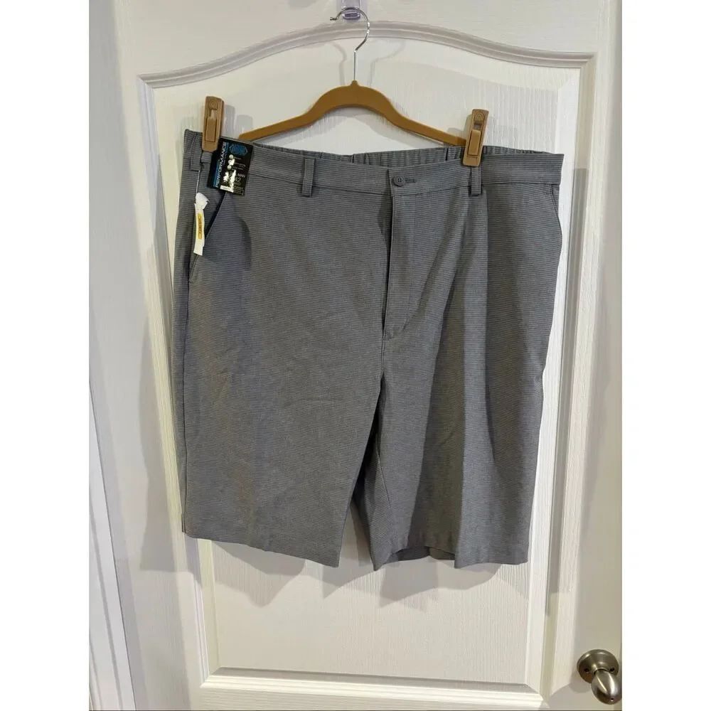 NWT Roundtree & Yorke Men’s Classic Fit Flat Front Shorts 11” Inseam. 42” Waist